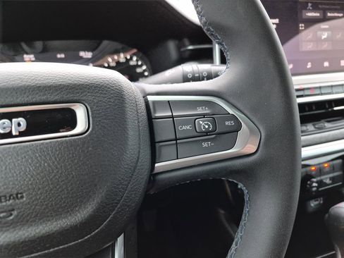 Used 2022 Jeep Compass Latitude image 21