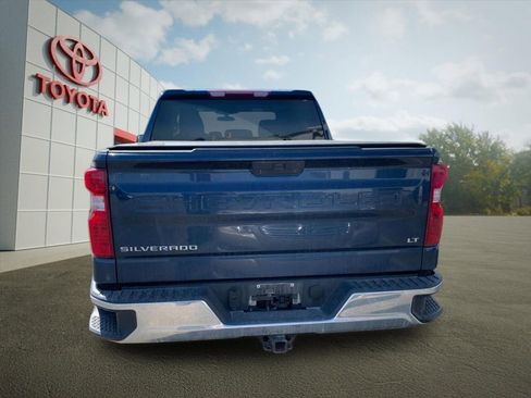 Used 2022 Chevrolet Silverado 1500 LT AWD/4WD image 3