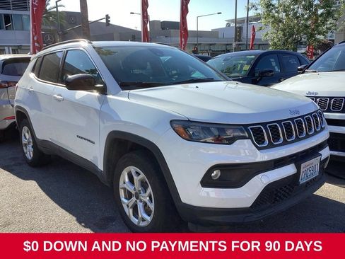 Used 2025 Jeep Compass Latitude w/ Sun & Sound Group AWD/4WD image 3