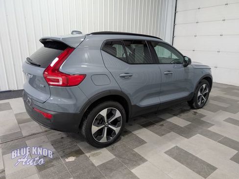 Used 2023 Volvo XC40 B5 Plus w/ Climate Package AWD/4WD image 4
