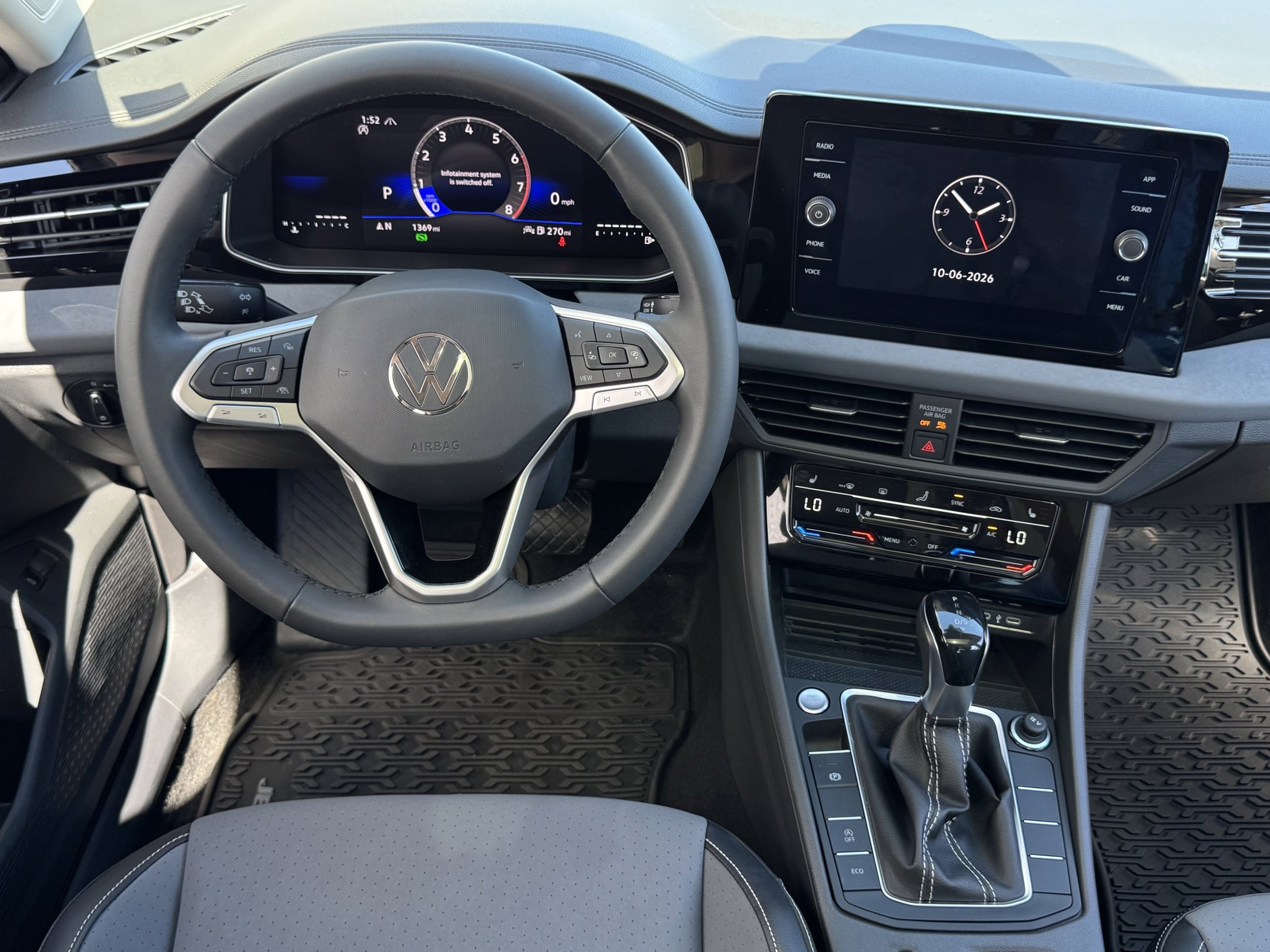 Used 2026 Volkswagen Jetta SE FWD image 12