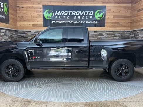 Used 2018 Chevrolet Silverado 1500 LT w/ Midnight Edition AWD/4WD image 8
