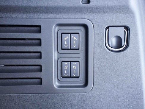 Used 2026 Chevrolet Traverse RS image 13