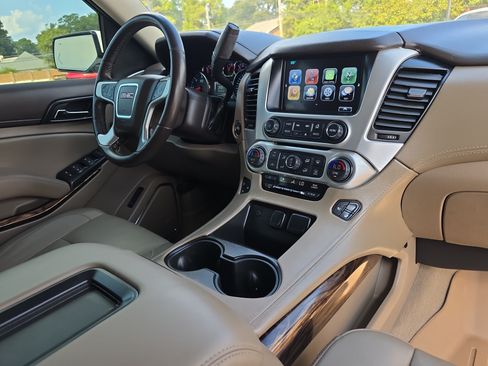 Used 2020 GMC Yukon SLT w/ Premium Edition RWD image 18