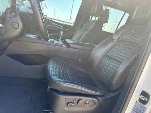 Used 2022 Cadillac Escalade ESV Sport Platinum AWD/4WD image 6