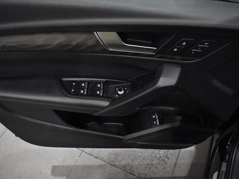 Used 2020 Audi Q5 e Premium Plus w/ Premium Plus Package image 34