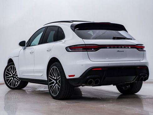 Certified 2025 Porsche Macan image 3