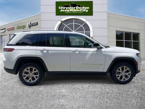 Used 2023 Jeep Grand Cherokee Limited AWD/4WD image 5