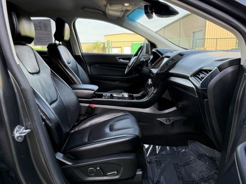 Used 2019 Ford Edge Titanium image 21