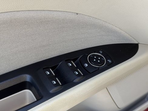 Used 2019 Ford Fusion SE FWD image 19
