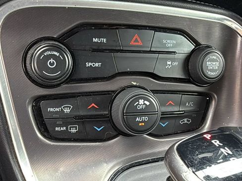 Used 2020 Dodge Challenger SXT RWD image 21