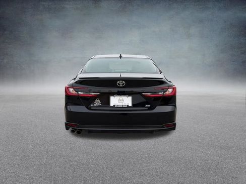 Used 2025 Toyota Camry SE image 6