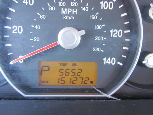 Used 2008 Kia Rondo LX w/ Convenience Pkg image 26