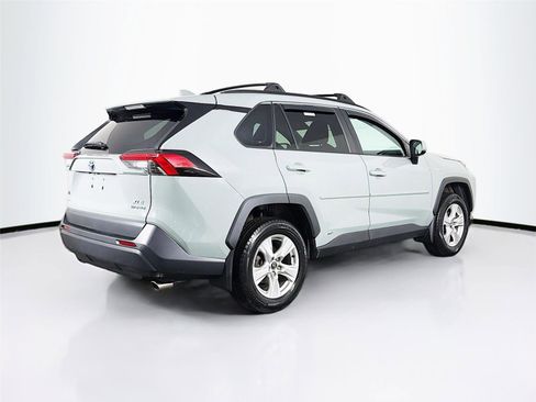 Used 2020 Toyota RAV4 XLE w/ Convenience Package image 7