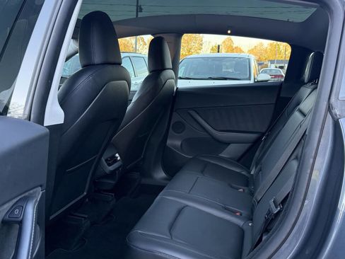 Used 2022 Tesla Model Y Long Range image 17