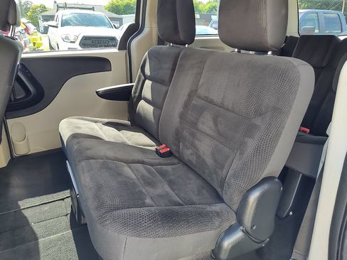 Used 2019 Dodge Grand Caravan SE FWD image 12