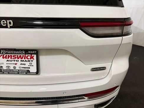 Certified 2023 Jeep Grand Cherokee Overland w/ Luxury Tech Group IV AWD/4WD image 17