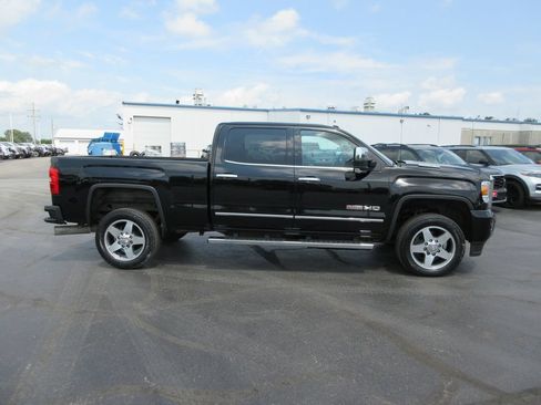 Used 2016 GMC Sierra 2500 SLT w/ Duramax Plus Package AWD/4WD image 2