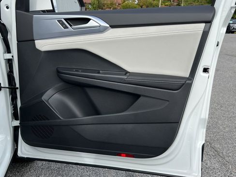 New 2025 Volkswagen Taos SE image 7