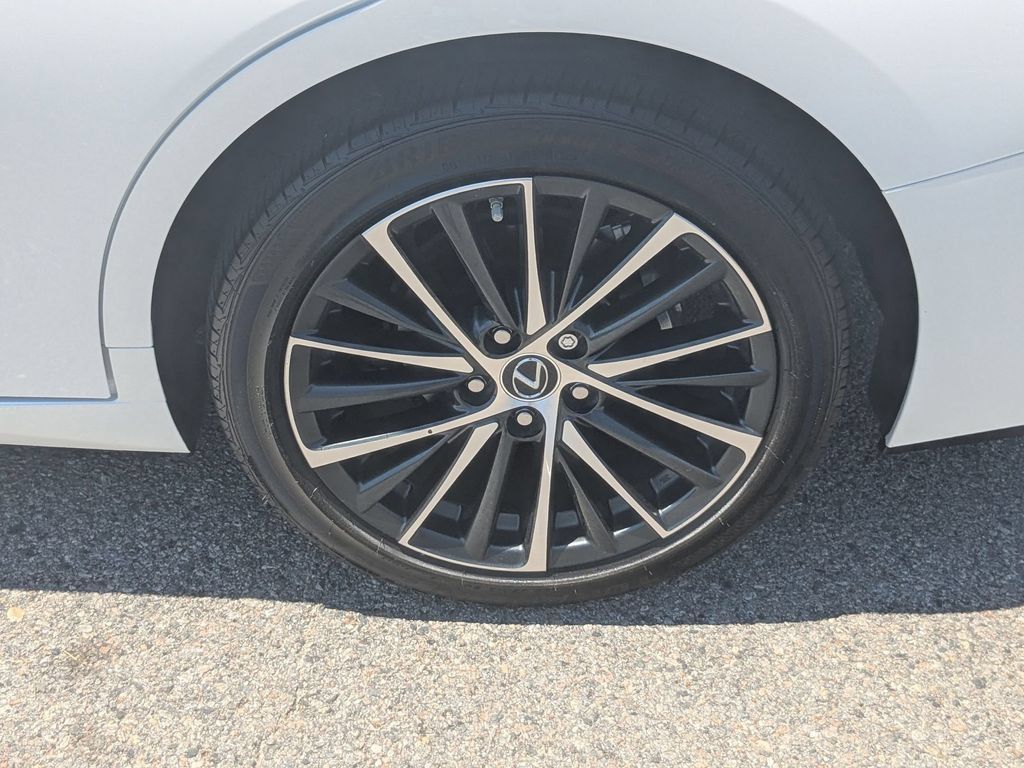 Used 2025 Lexus ES 350 w/ Premium Package FWD image 10