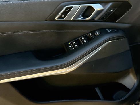 Used 2022 BMW X5 xDrive40i w/ M Sport Package image 26