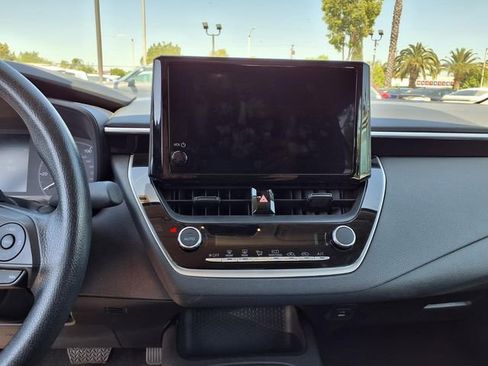 Used 2025 Toyota Corolla LE image 19