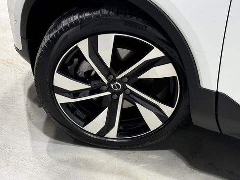 Used 2024 Volvo XC40 B5 Ultimate w/ Protection Package Premier image 10