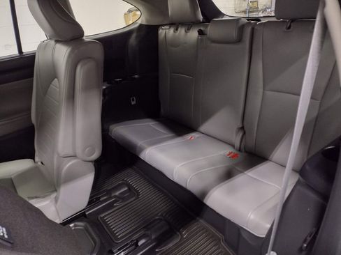 Used 2022 Toyota Highlander XLE image 27