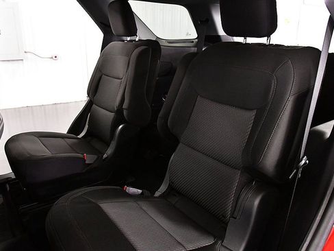 Used 2023 Ford Explorer XLT AWD/4WD image 33