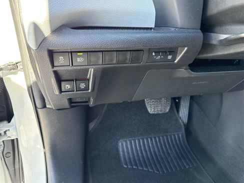 Used 2025 Toyota Sienna LE image 18