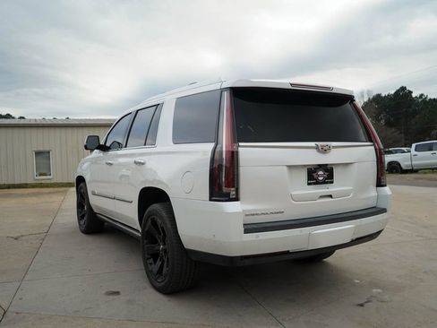 Used 2019 Cadillac Escalade Platinum image 4