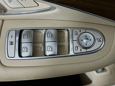 Used 2022 Mercedes-Benz GLC 300 4MATIC w/ Premium Package Lite image 15