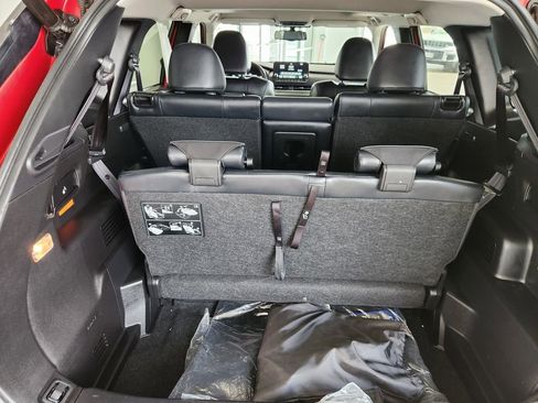 Used 2025 Mitsubishi Outlander SE image 12