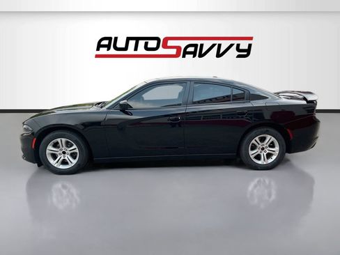 Used 2018 Dodge Charger SXT RWD image 4