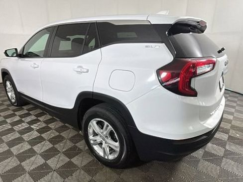 Used 2024 GMC Terrain SLE FWD image 5