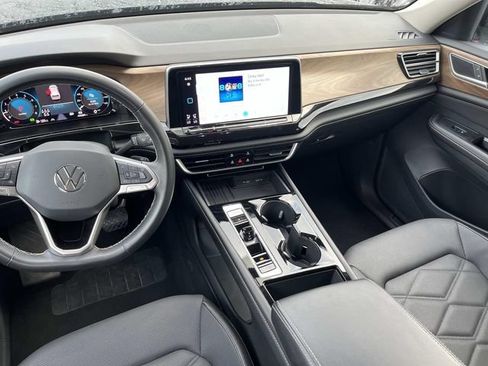 Used 2025 Volkswagen Atlas SE AWD/4WD image 13