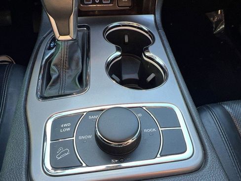 Used 2021 Jeep Grand Cherokee Limited w/ Luxury Group II image 24