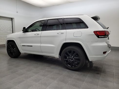 Used 2018 Jeep Grand Cherokee Altitude image 3