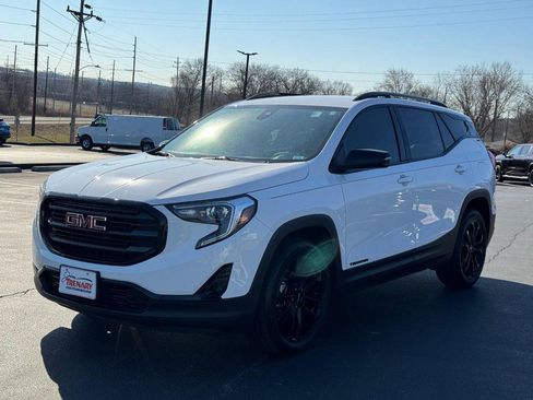 Used 2021 GMC Terrain SLT w/ Elevation Edition image 8