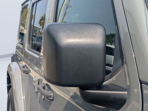 Used 2022 Jeep Wrangler Unlimited Sahara w/ LED Lighting Group AWD/4WD image 10