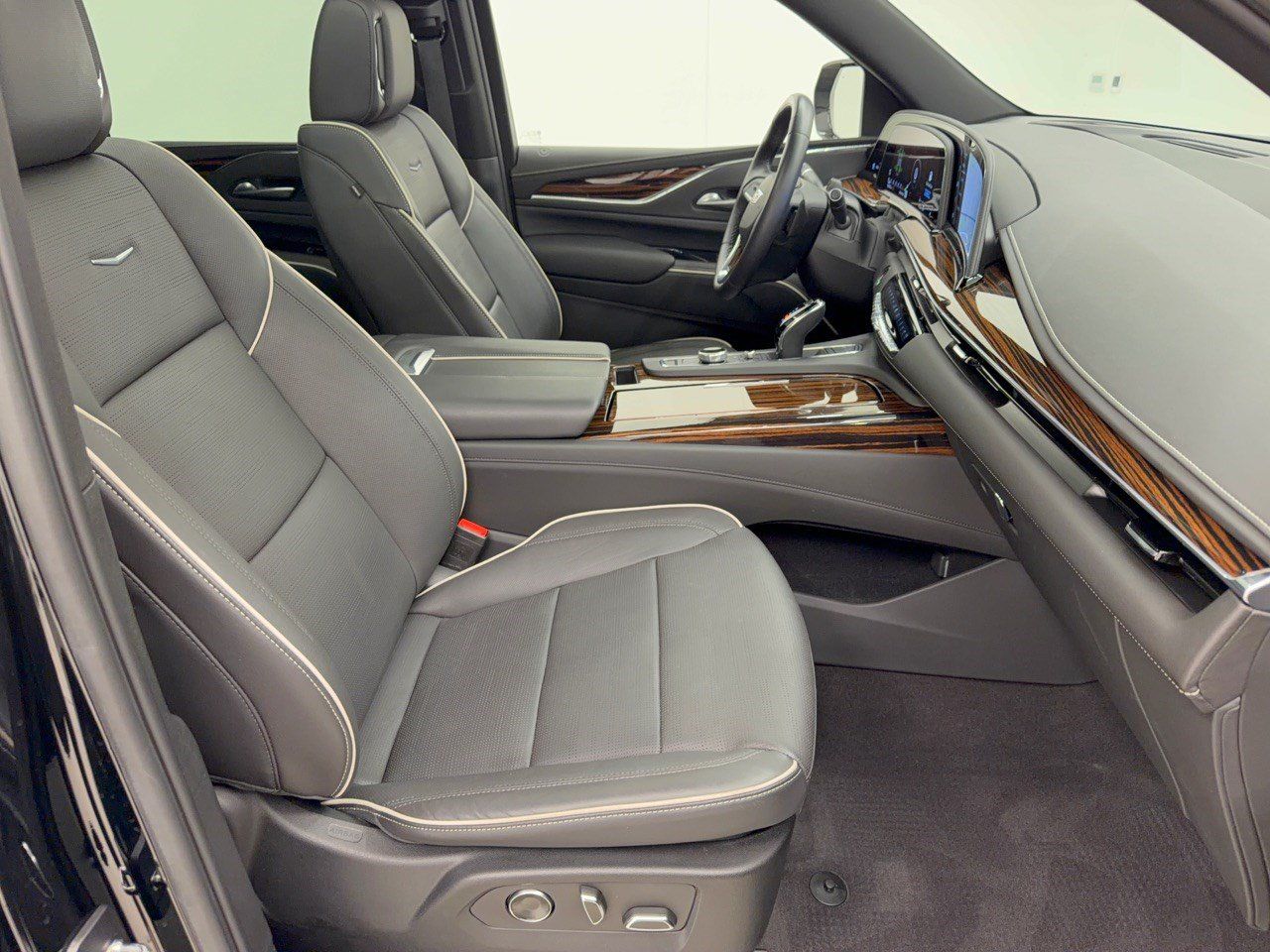 Used 2023 Cadillac Escalade ESV Premium Luxury w/ Performance Package AWD/4WD image 30