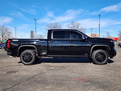 Used 2025 Chevrolet Silverado 3500 LTZ w/ LTZ Plus Package image 2