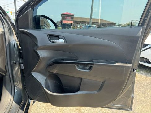 Used 2017 Chevrolet Sonic LT image 20