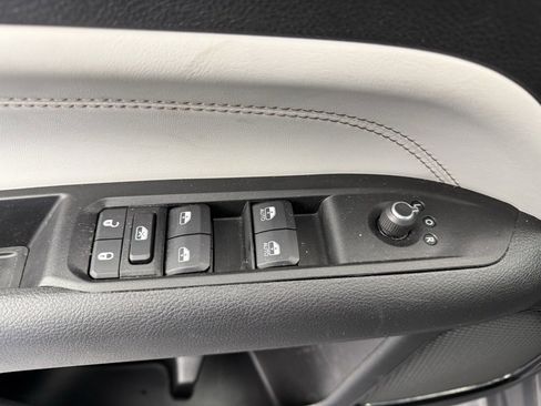 Used 2022 Jeep Compass Limited image 23