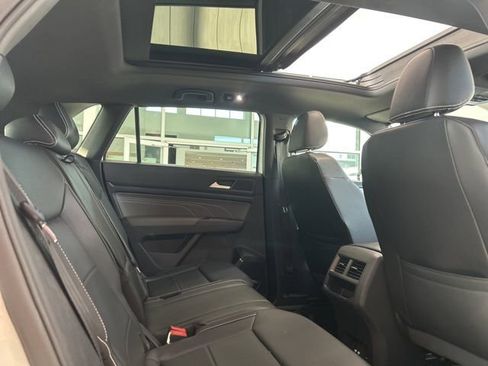 Used 2021 Volkswagen Atlas Cross Sport SE w/ Panoramic Sunroof Package image 13