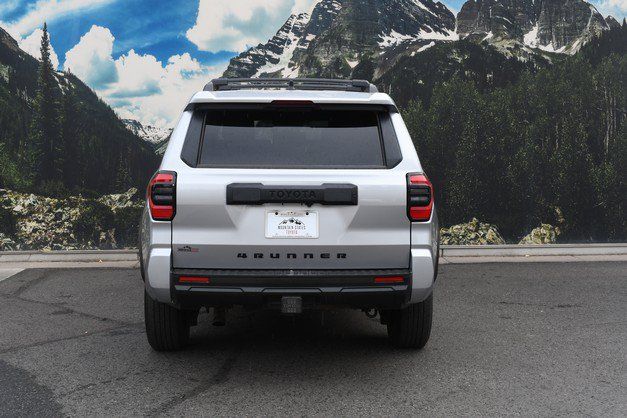 Used 2025 Toyota 4Runner SR5 AWD/4WD image 10