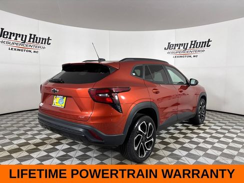 Used 2024 Chevrolet Trax RS w/ Sunroof Package FWD image 6