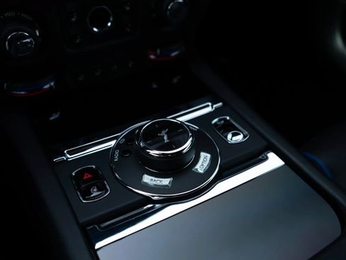 Used 2017 Rolls-Royce Dawn RWD image 23