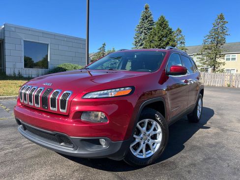 Used 2016 Jeep Cherokee Latitude AWD/4WD image 2