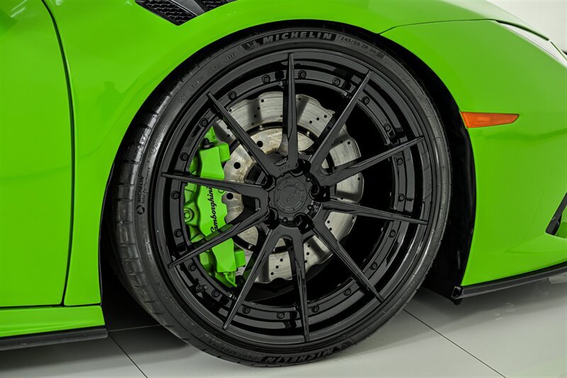 Used 2021 Lamborghini Huracan EVO RWD image 26